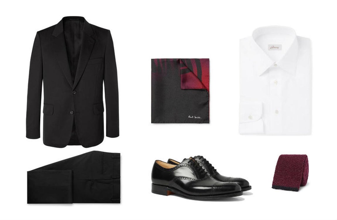Look con traje negro para la cena de empresa. Un traje negro nunca falla y más si escoges uno como éste de The Row (Precio: 3950 euros) y lo combinas con una clásica camisa blanca de Brioni (Precio: 775 euros) además de unos zapatos negros de Church’s (Precio: 650 euros). La nota de color la ponen la corbata granate de Brunello Cucinelli a la venta en exclusiva en Mr. Porter (Precio: 325 euros) y el pañuelo de Paul Smith (Precio: 75 euros).