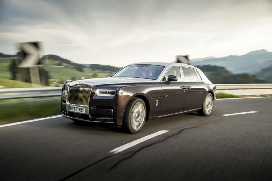 Rolls Royce Phantom. Ni es el único que tiene en su colección (en algunos videos de los que sube a sus redes han llegado a contarse más de media docena), ni es uno cualquiera.