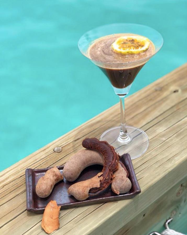 Snacks de la isla. Los snacks más famosos de esta tierra son guhla, bajiya, kulhi borkinaa y theluli kavabuu. Los fritos, pescado y cebolla son algunos de los alimentos que más se consumen.