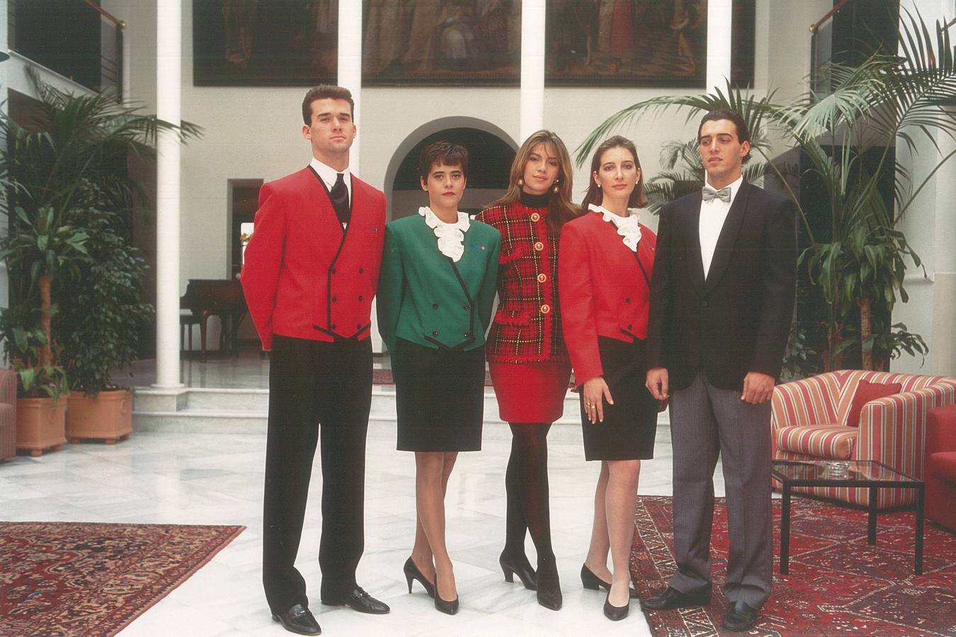 Modelos. Presentación de los uniformes del personal de sala y del pabellón en 1991