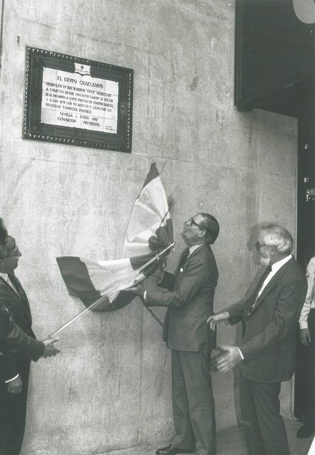 Día de Honor. Descubrimiento de una placa el 7 de junio de 1992, Día de Honor de la compañía