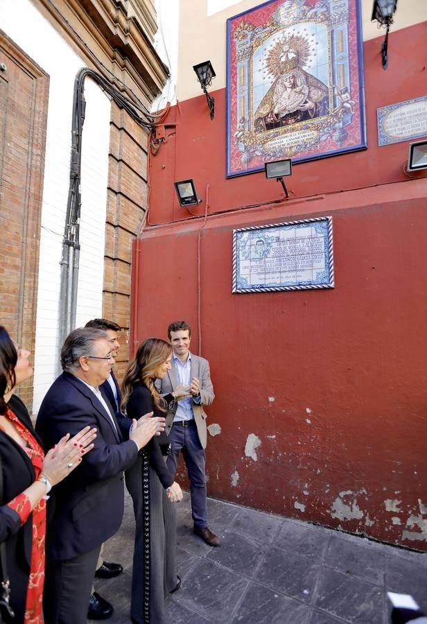 La visita de Pablo Casado al mercado de abastos de Triana