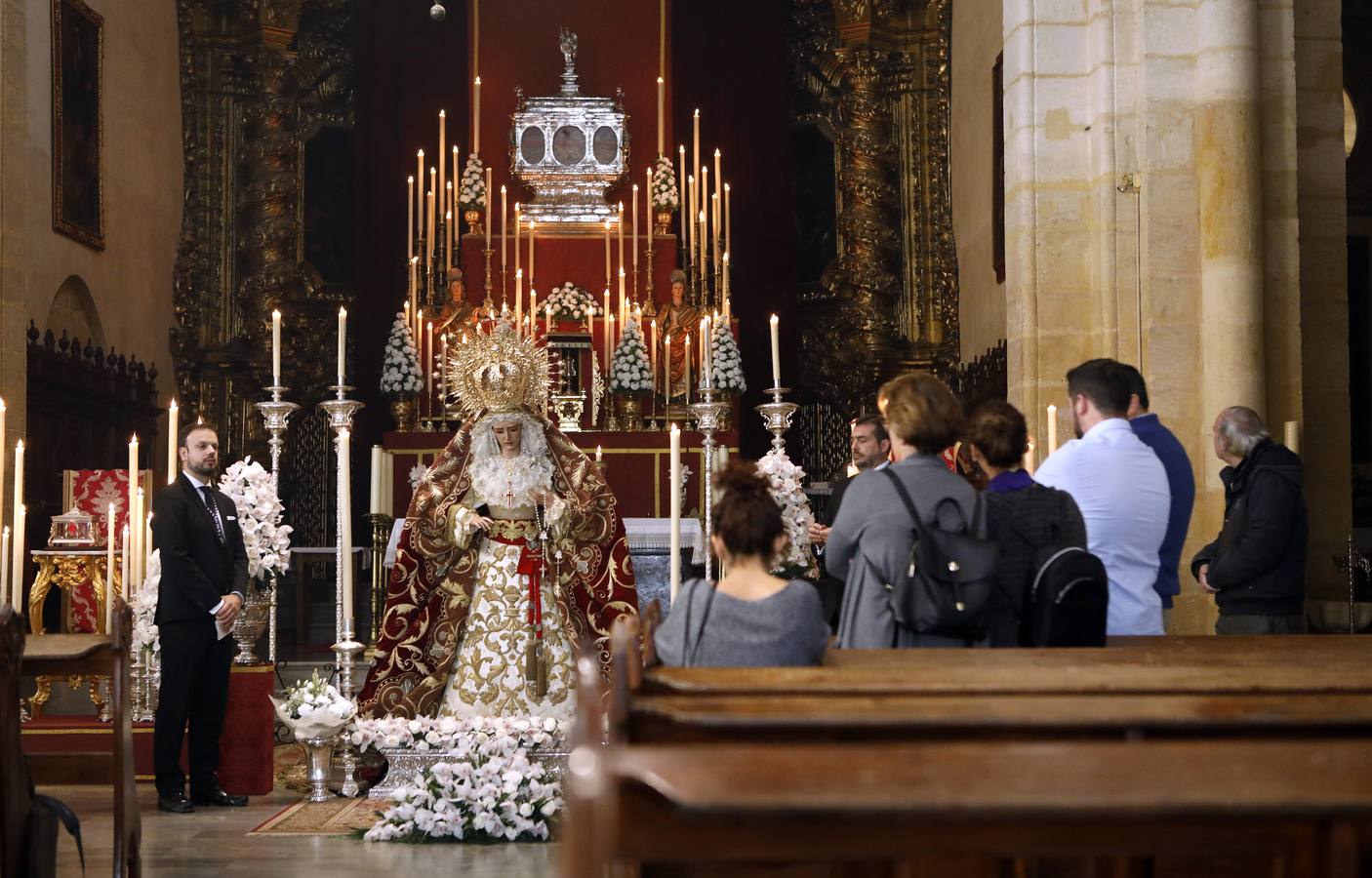 El besamanos a la Reina de los Santos Mártires, en imágenes