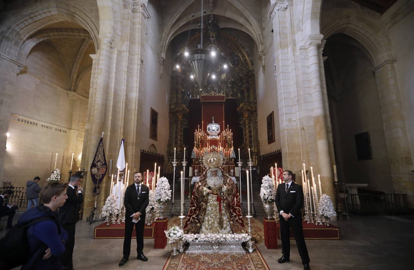 El besamanos a la Reina de los Santos Mártires, en imágenes