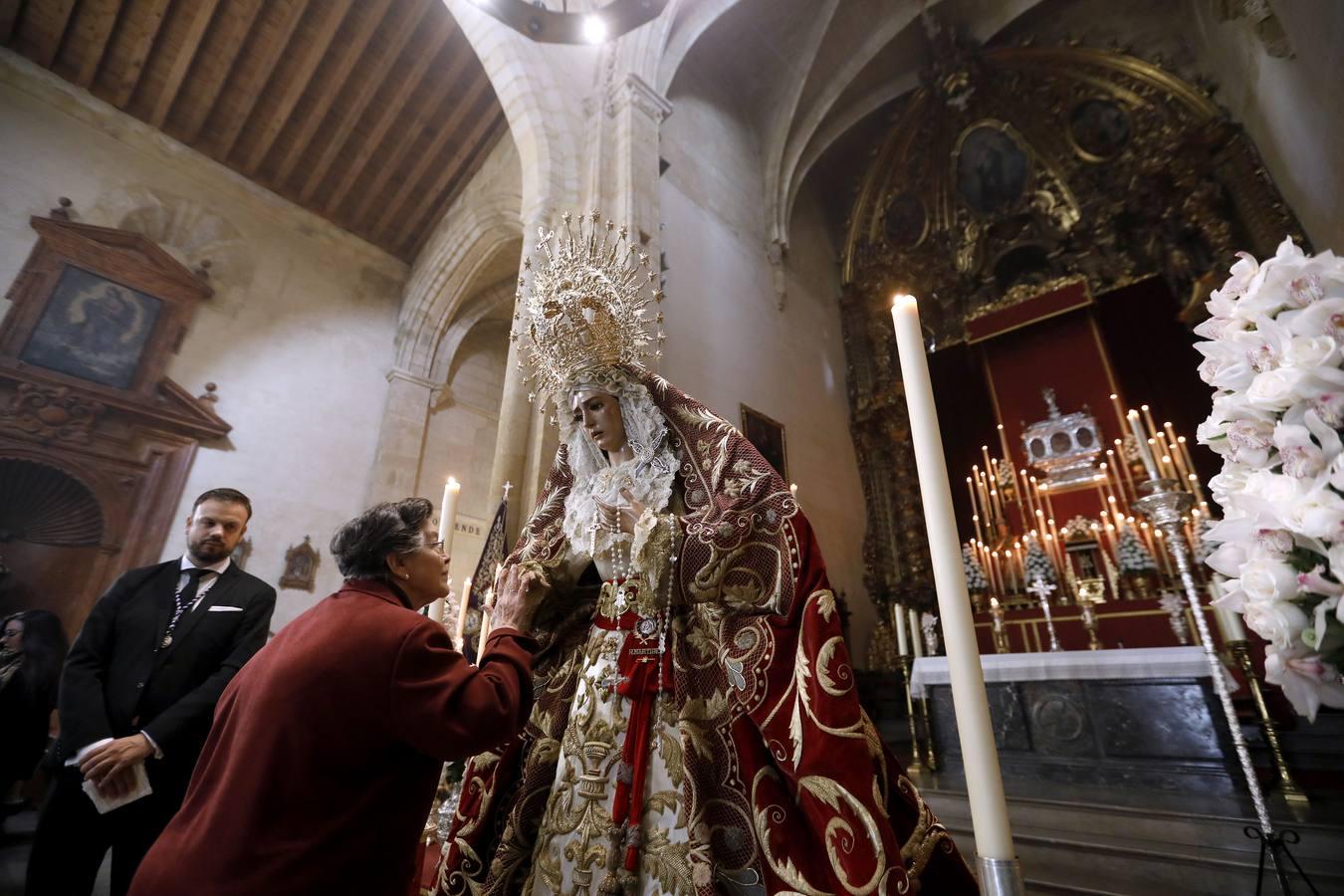 El besamanos a la Reina de los Santos Mártires, en imágenes