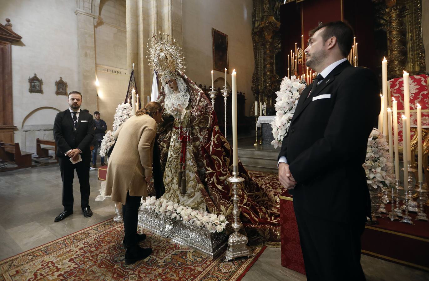 El besamanos a la Reina de los Santos Mártires, en imágenes