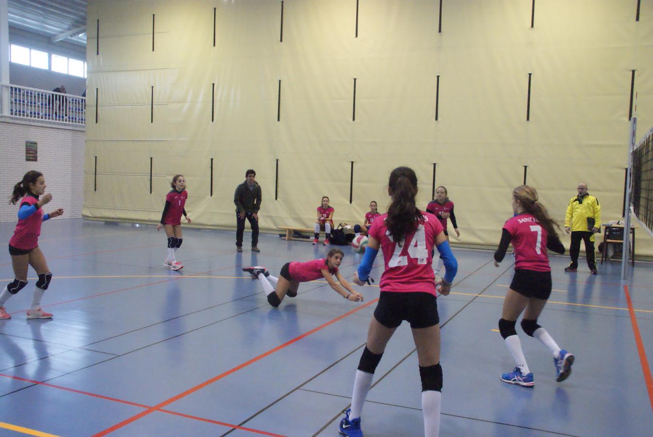 Las mejores imágenes del partido de voleibol entre Saint Louis des Français “A” y Santo Domingo Savio