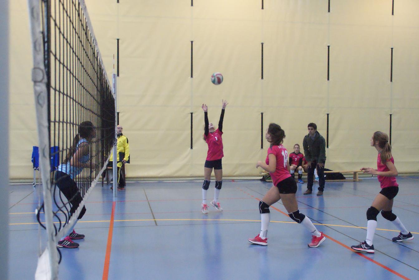 Las mejores imágenes del partido de voleibol entre Saint Louis des Français “A” y Santo Domingo Savio