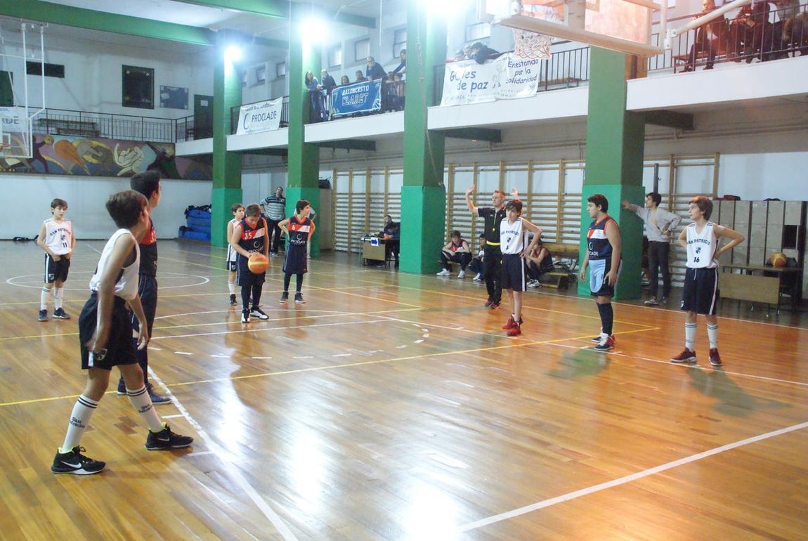 Las mejores imágenes del partido de baloncesto entre Claret &quot;A&quot; y San Patricio Soto &quot;A&quot;