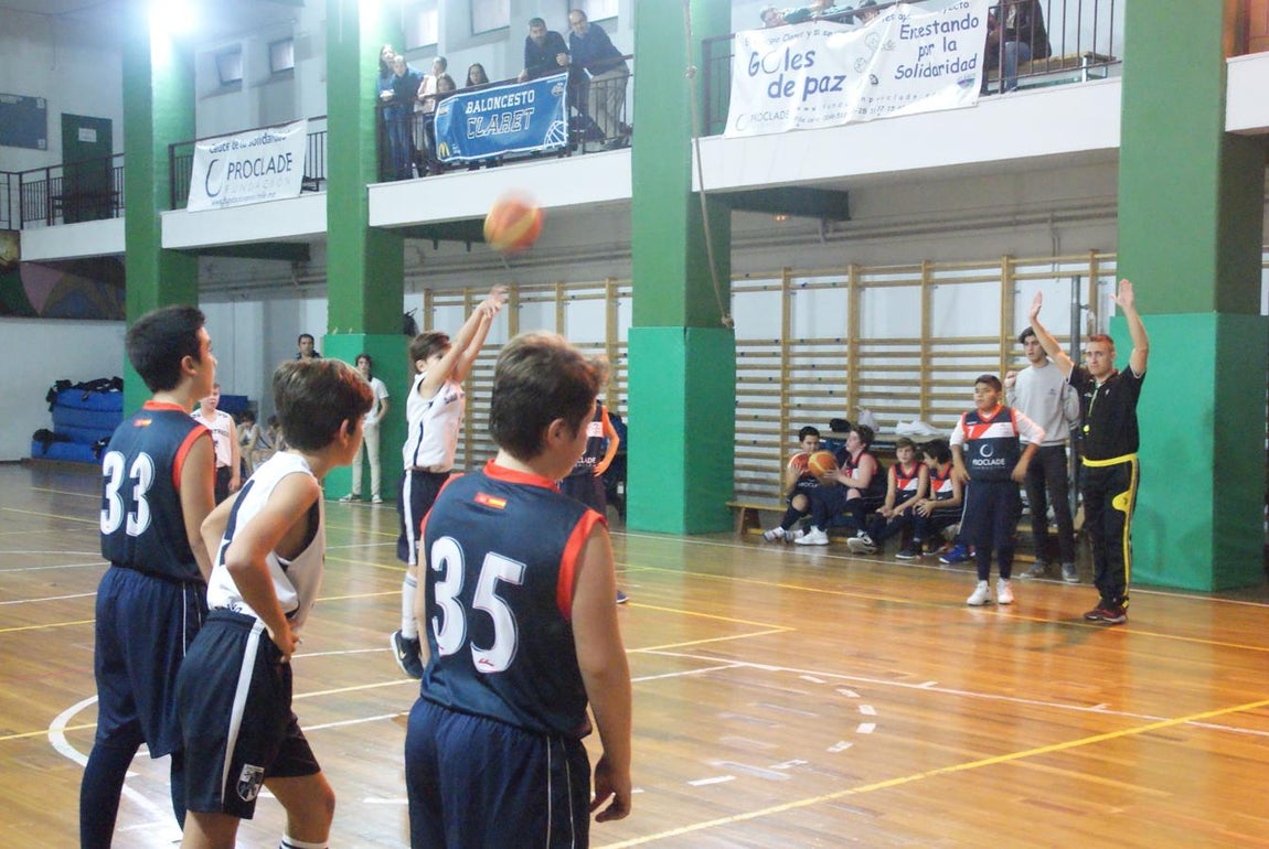 Las mejores imágenes del partido de baloncesto entre Claret &quot;A&quot; y San Patricio Soto &quot;A&quot;