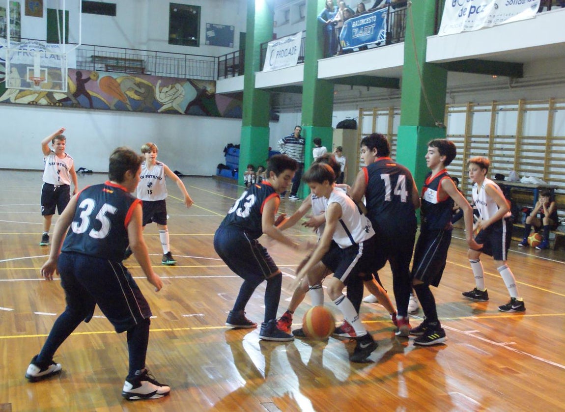 Las mejores imágenes del partido de baloncesto entre Claret &quot;A&quot; y San Patricio Soto &quot;A&quot;