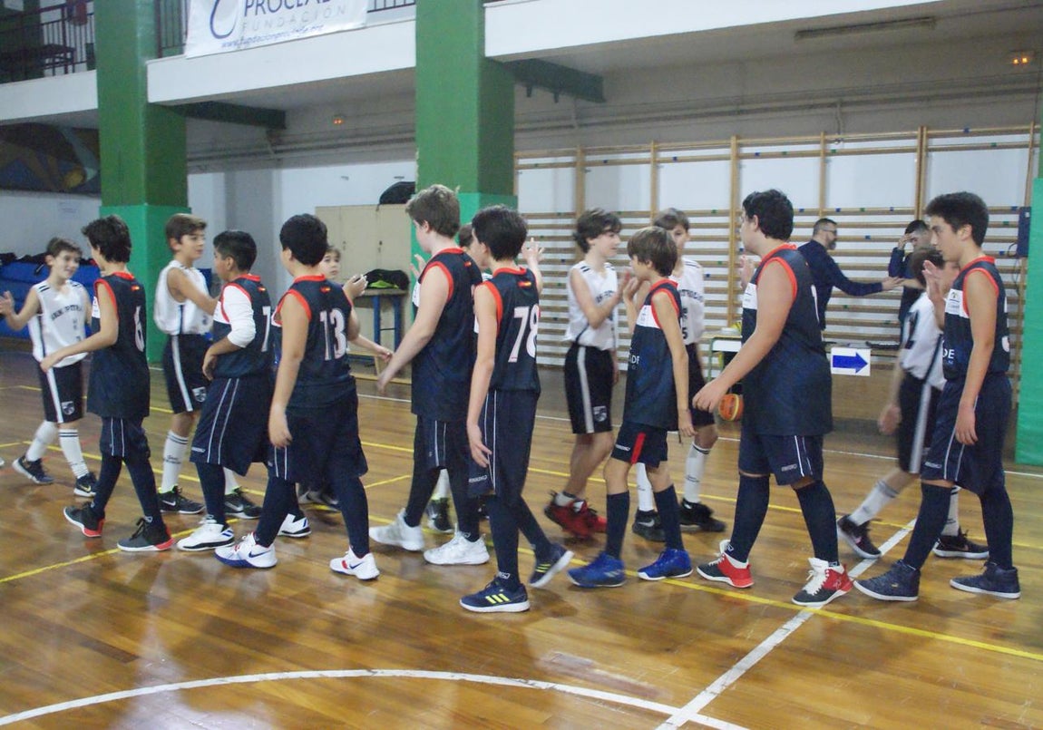 Las mejores imágenes del partido de baloncesto entre Claret &quot;A&quot; y San Patricio Soto &quot;A&quot;
