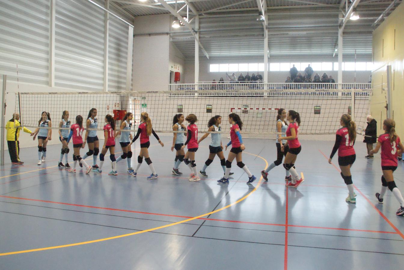 Las mejores imágenes del partido de voleibol entre Saint Louis des Français “A” y Santo Domingo Savio