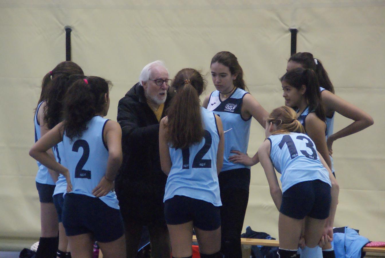 Las mejores imágenes del partido de voleibol entre Saint Louis des Français “A” y Santo Domingo Savio