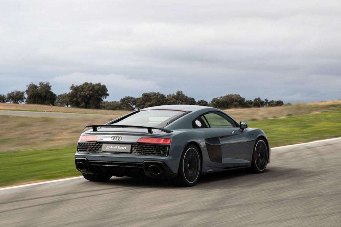 Probamos el nuevo Audi R8 V10 en el circuito español de Ascari