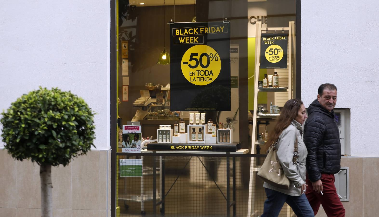 En imágenes, los preparativos en Córdoba para el «Black Friday»