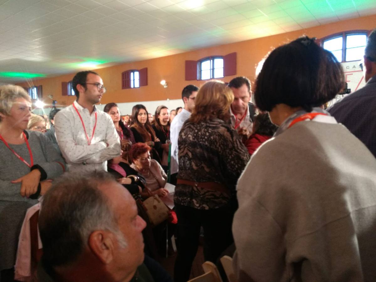 Desalojo de la mujer que protestó en el mitin del PSOE en Chiclana