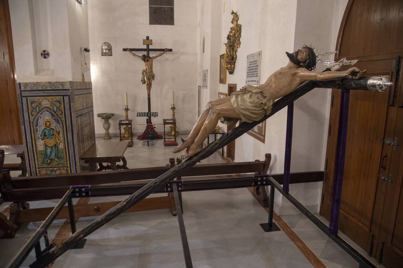Galería del Cristo de la Exaltación en las andas para su traslado a Santa Catalina