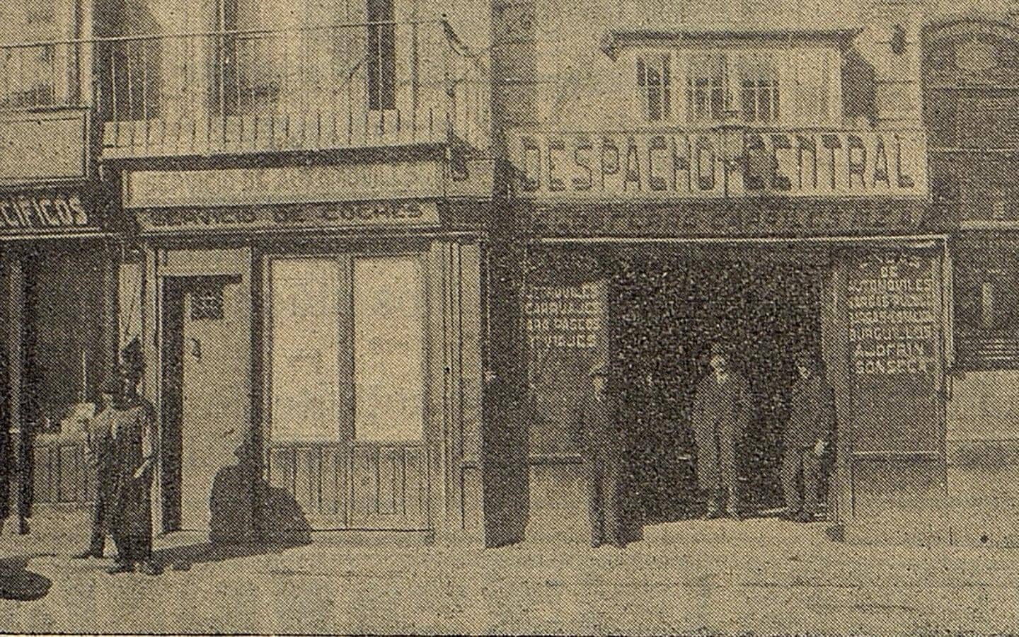 Despacho de la Empresa Alegre en Zocodover para los servicios de autobuses a Sonseca y la Estación de Toledo. El Castellano, 1925. Archivo Municipal de Toledo. 