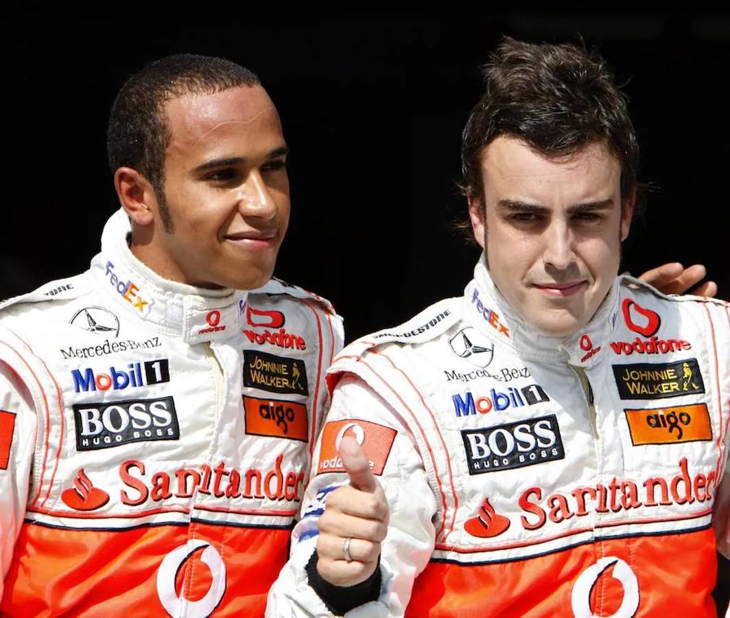 Llegada a McLaren. En 2007 cambia de aires y aterriza en McLaren, donde competiría el título mundial con su propio compañero de equipo, Lewis Hamilton