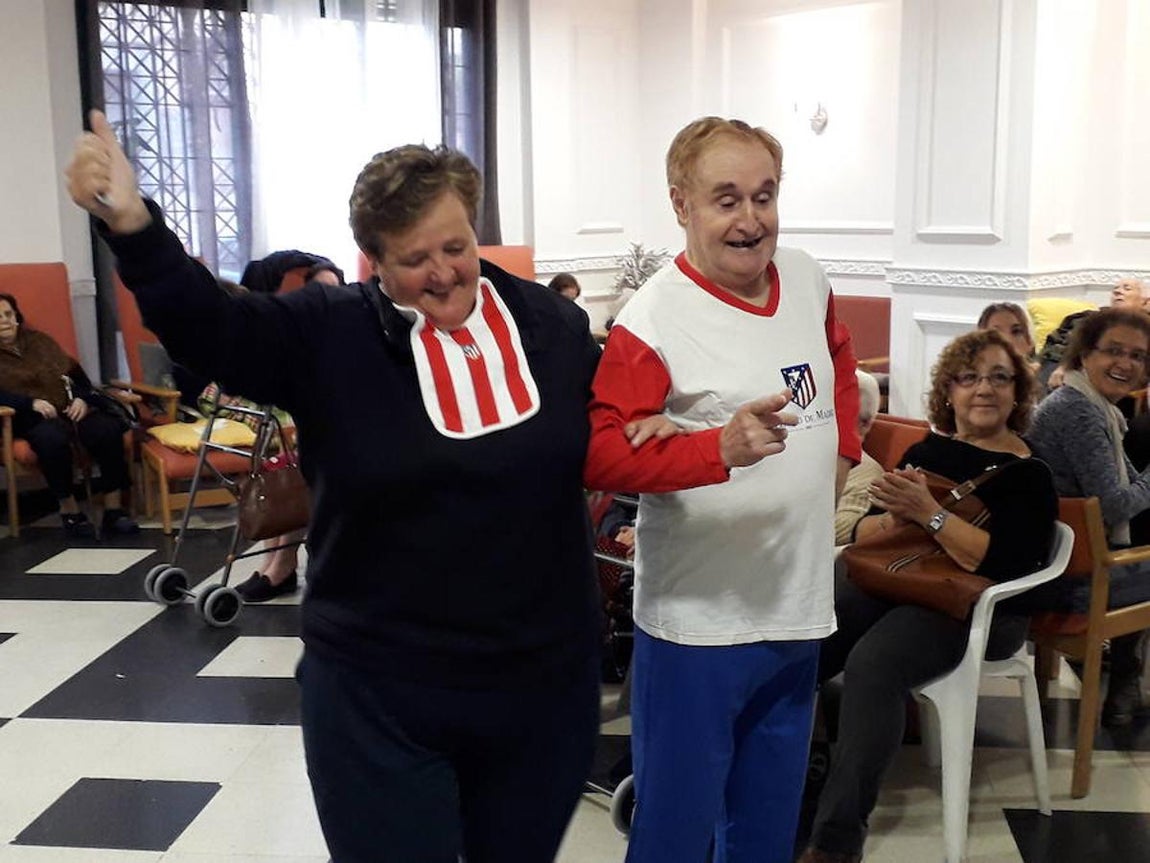 Juan Ángel, con un pijama del Atlético de Madrid