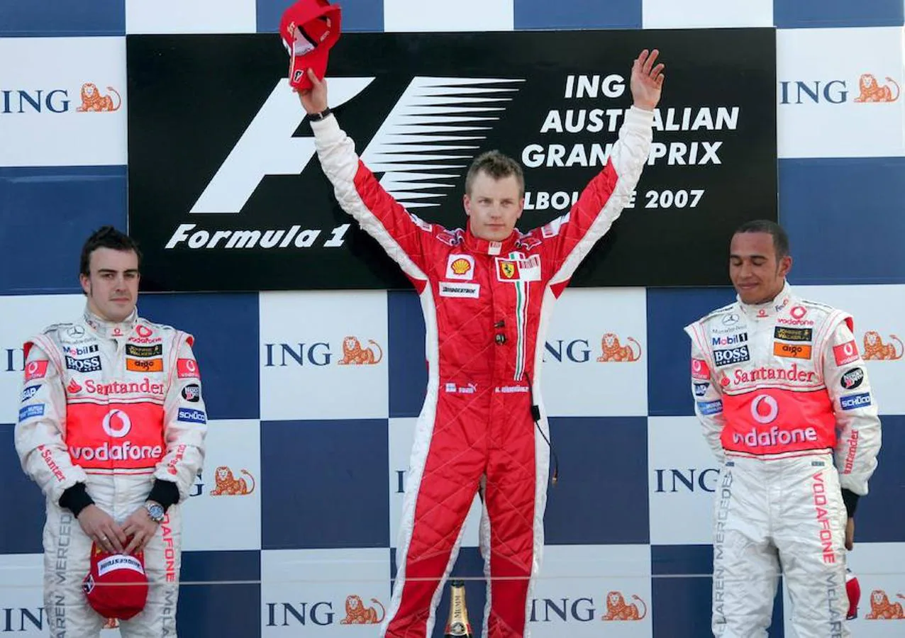 Kimi Räikkönen impide el tricampeonato. La polémica marcó esa temporada en McLaren, donde llegó a la última carrera disputándose el campeonato con Hamilton. El británico partía como favorito, pero un error en su salida puso el título en bandeja a Kimi Räikkönen y a Ferrari. Alonso tuvo que conformarse con la tercera plaza