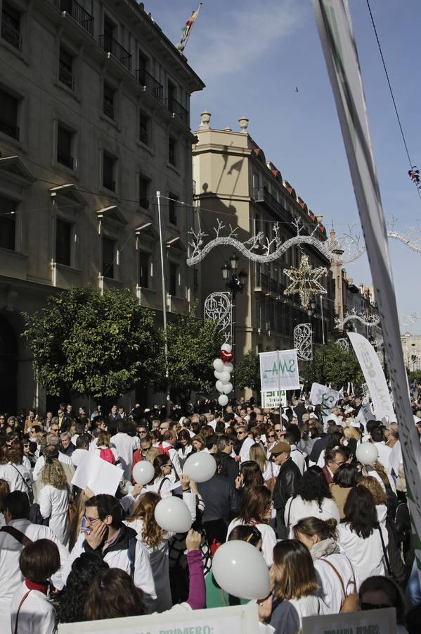 Los médicos salen a la calle para exigir medios y personal