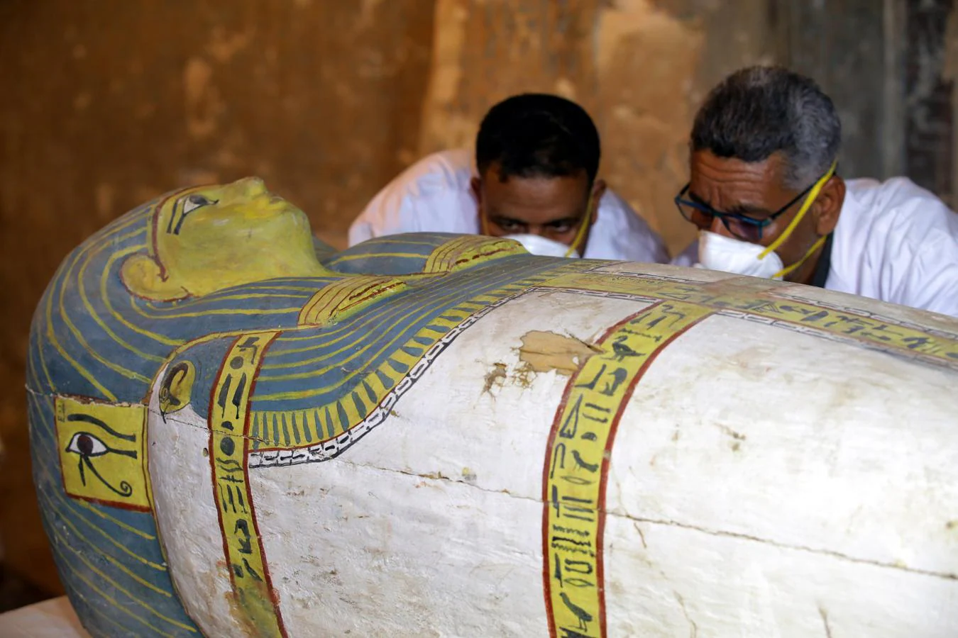 La apertura del sarcófago de una momia egipcia intacta de hace 3.000 años, paso a paso