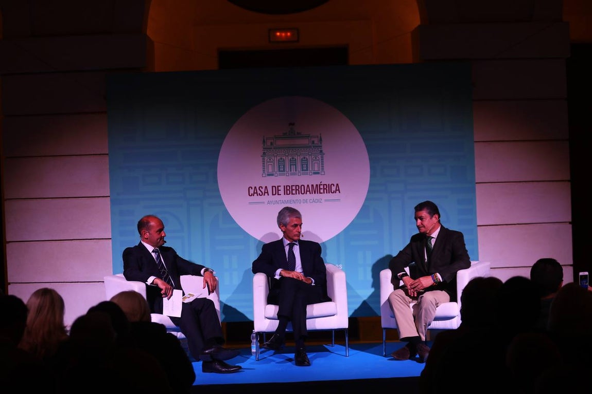 Adolfo Suárez Illana en las Tribunas populares con una charla coloquio en Cádiz