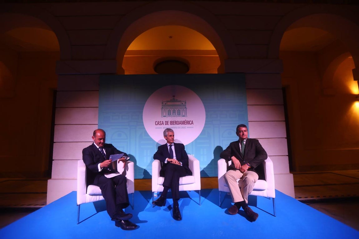 Adolfo Suárez Illana en las Tribunas populares con una charla coloquio en Cádiz