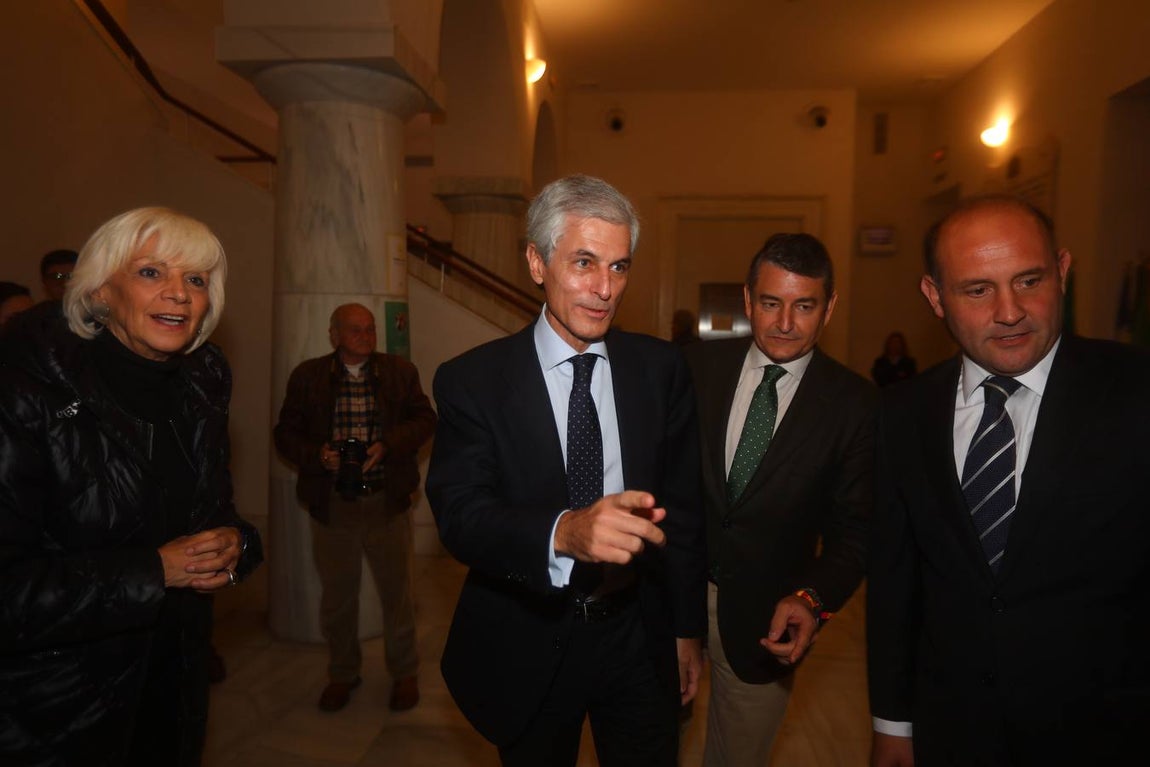 Adolfo Suárez Illana en las Tribunas populares con una charla coloquio en Cádiz