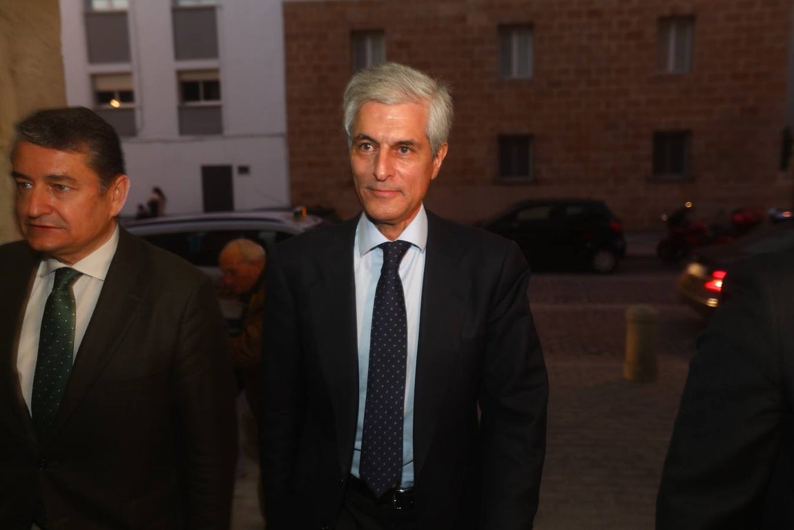 Adolfo Suárez Illana en las Tribunas populares con una charla coloquio en Cádiz