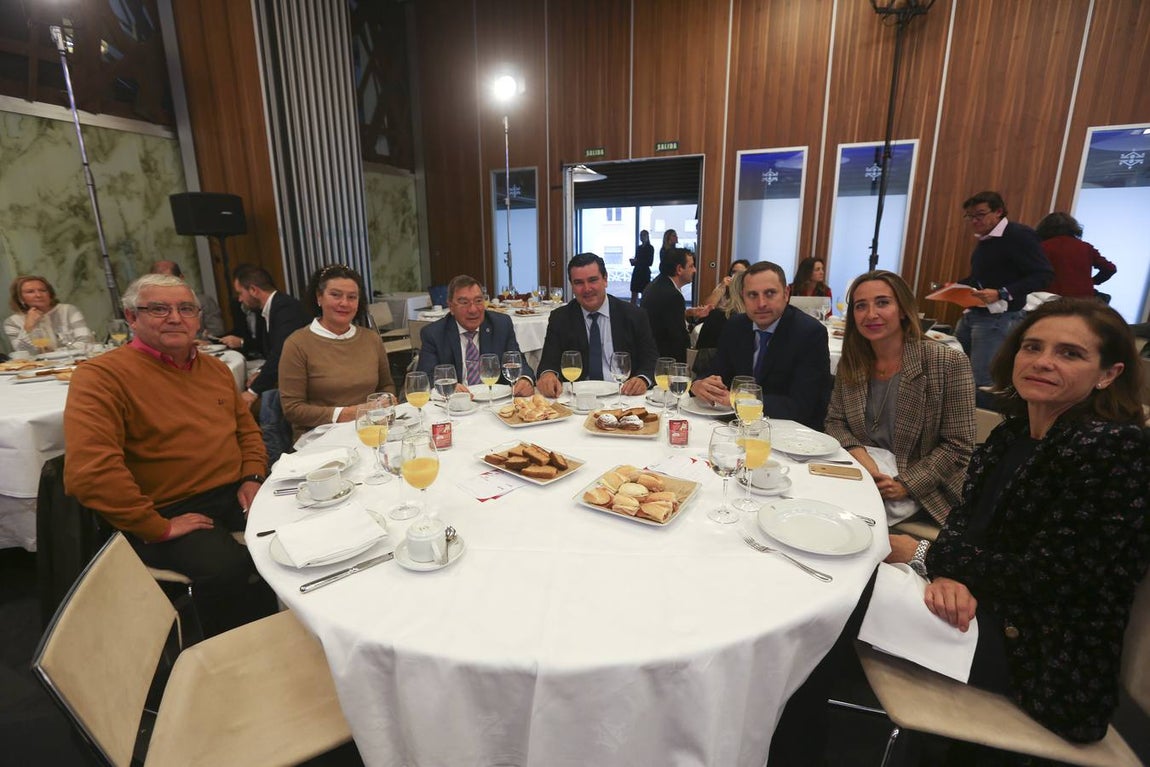 Carlos Jesús Rivero, Milagros Martínez, Juan Antonio Guerrero, Alfonso Pozuelo, Alejandro Varela, Montse Jiménez y Cristina Clavaín. 