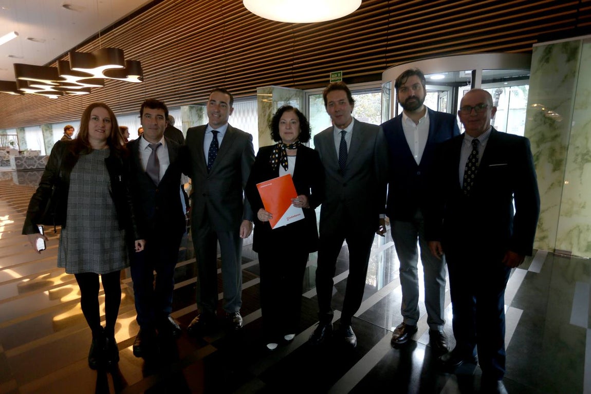 Jesús García, Alfonso Abad, Lola Rodríguez, Juan Luis Domínguez, Mariano Casas y Guillermo Cisneros. 