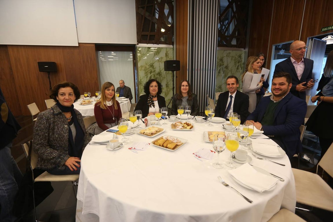 Lucrecia Valverde, Lorena Gutiérrez, Lola Rodriguez, María Regla Moreno, Francisco José Posadas y Miguel Rodríguez. 