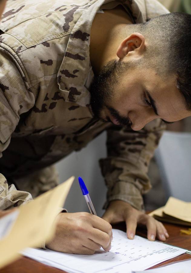 Los militares, los primeros en votar