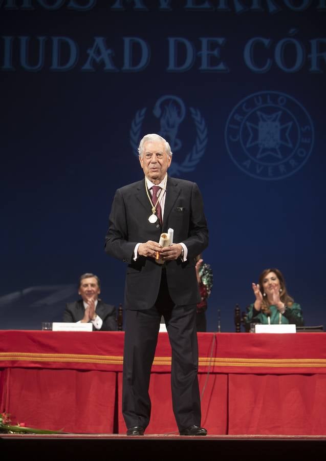 Mario Vargas Llosa en la entrega de los Premios Averroes, en imágenes