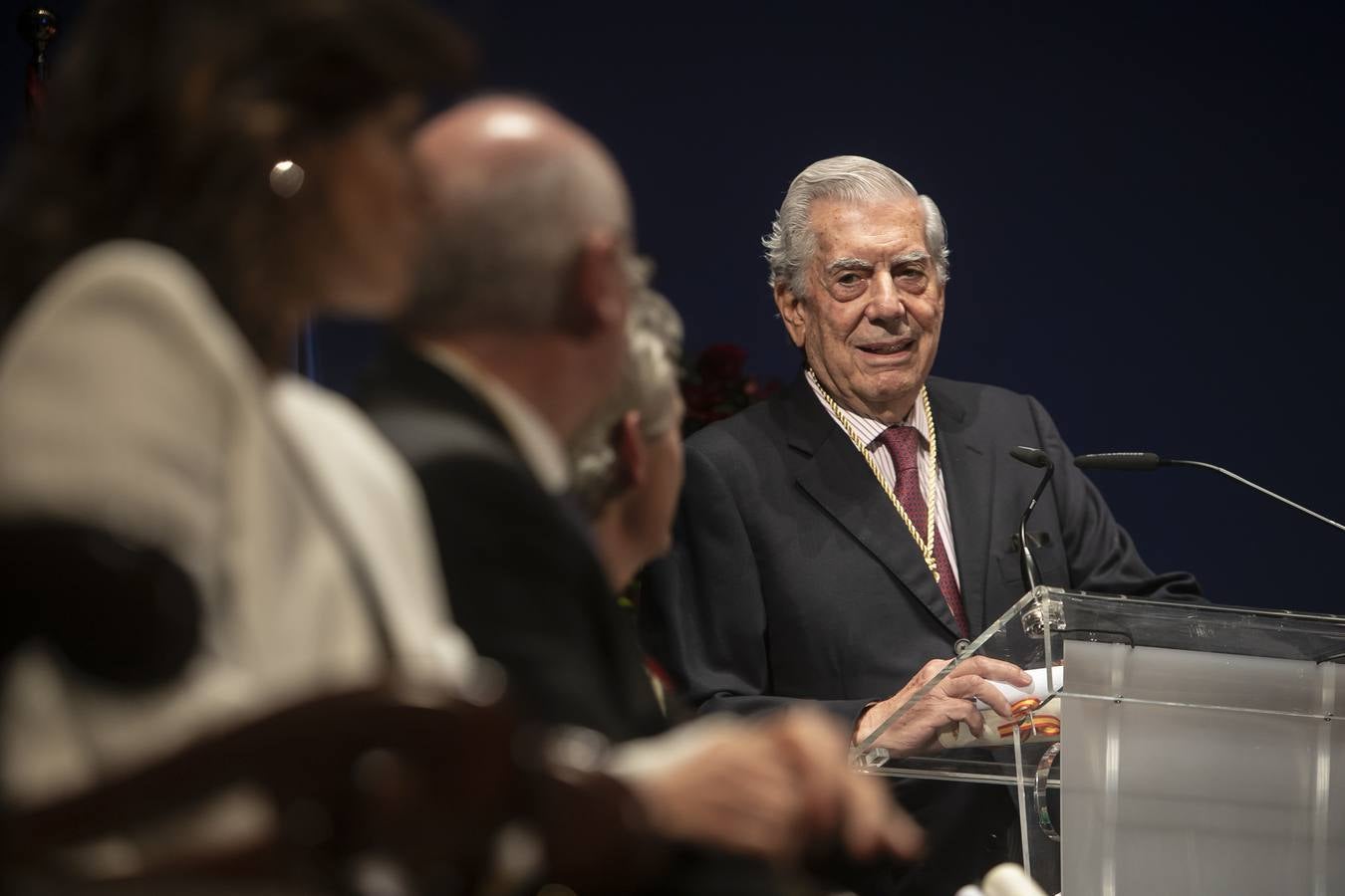 Mario Vargas Llosa en la entrega de los Premios Averroes, en imágenes