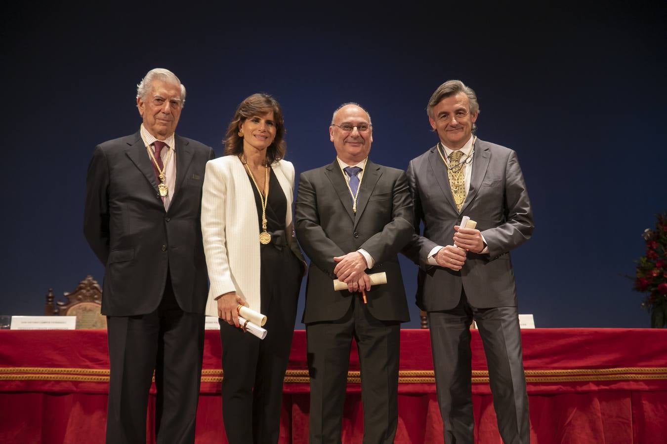 Mario Vargas Llosa en la entrega de los Premios Averroes, en imágenes