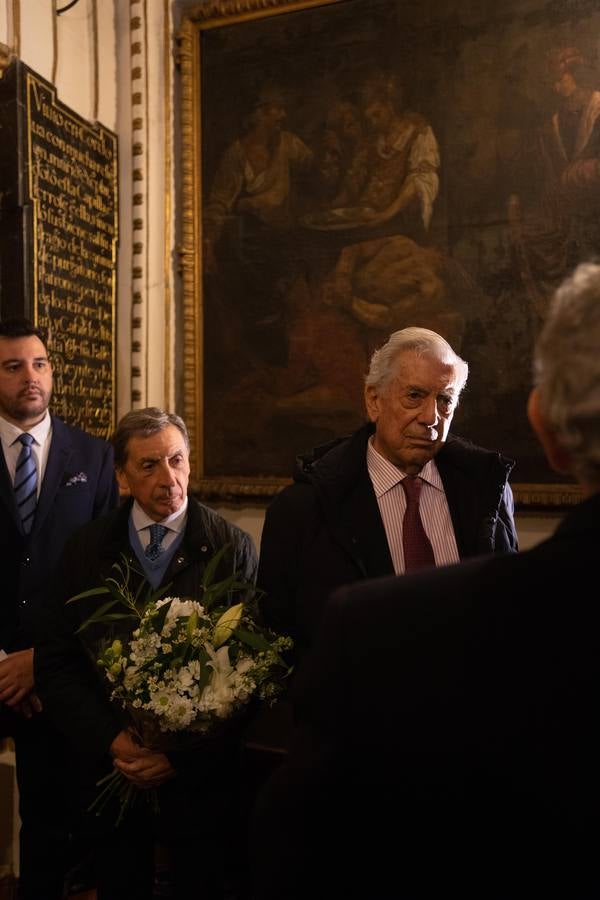 La visita de Vargas Llosa a la Mezquita-Catedral de Córdoba, en imágenes