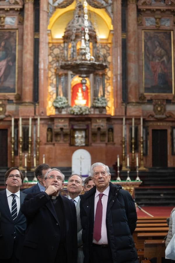 La visita de Vargas Llosa a la Mezquita-Catedral de Córdoba, en imágenes