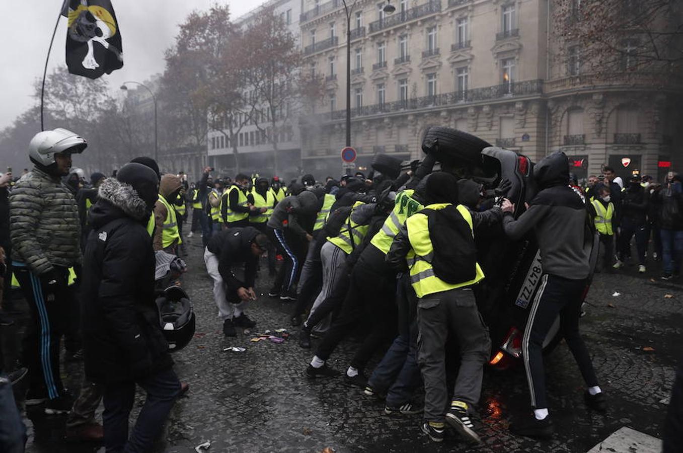 Según la Prefectura de París, hay ya 205 detenidos. 