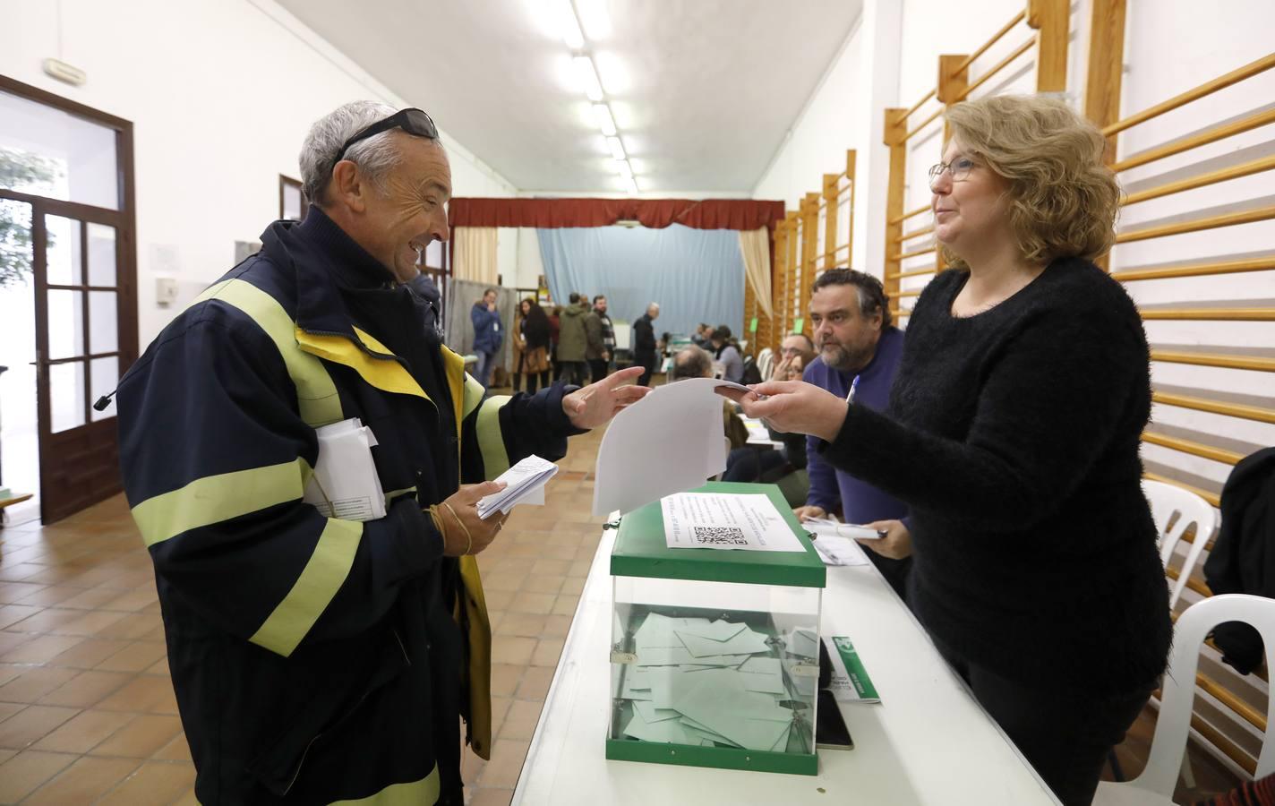 En imágenes, el ambiente de los colegios electorales en las elecciones andaluzas 2018