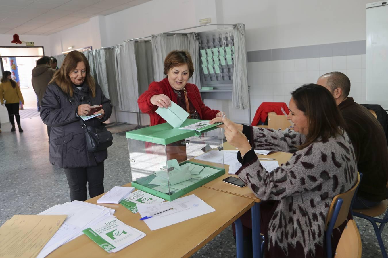 En imágenes, el ambiente de los colegios electorales en las elecciones andaluzas 2018