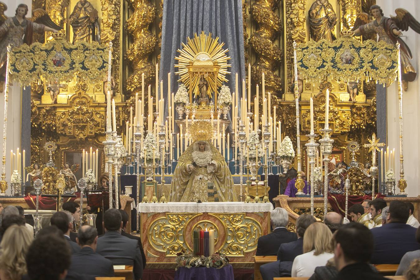 La bendición de la nueva bambalina de la Virgen de la Trinidad de Córdoba, en imágenes