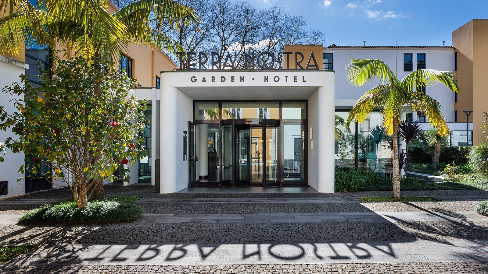 Premio de los lectores. Situado junto al parque botánico Terra Nostra, el portugués Terra Nostra Garden Hotel se encuentra en la isla más grande del archipiélago de São Miguel, el epicentro termal del valle de Furnas.