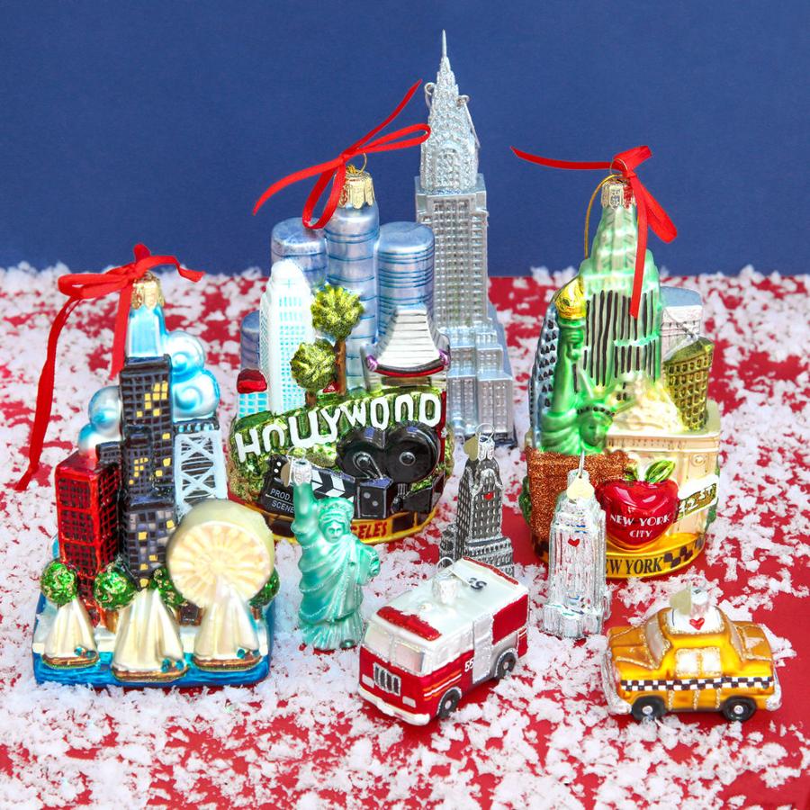 Amara, firma de decoración de lujo, ha sacado a la venta varios adornos para el árbol que son lugares emblemáticos de todo el mundo. Un pedacito de Nueva York, Londres, Hollywood o Roma estarán contigo durante las navidades. 43 euros cada pieza.