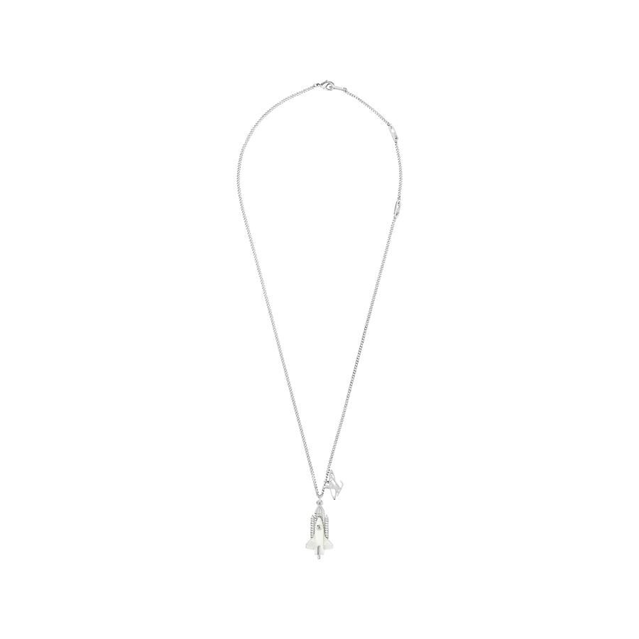 Louis Vuitton. LV Galaxy Rocket Necklace: Collar en acabado paladio nacarado (450€)