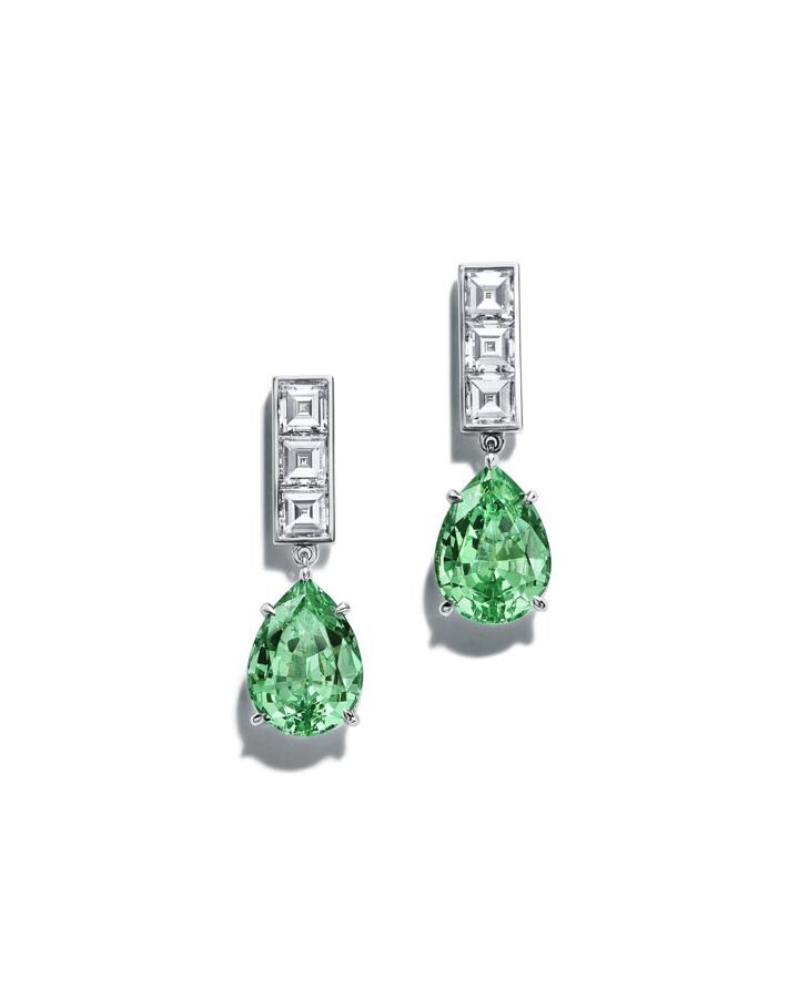 Tiffany &amp; Co.. Pendientes en platino con savoritas y diamantes de Tiffany &amp; Co. (Precio: 77.000 €)