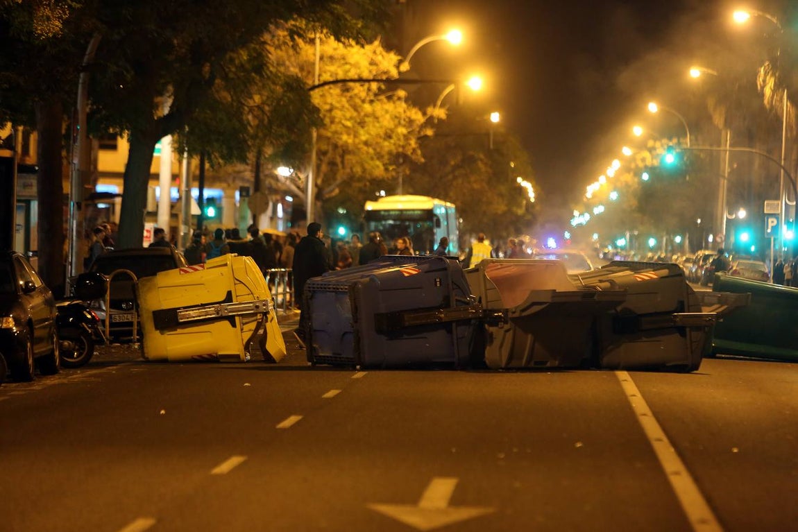 Fotos: Disturbios y cargas en la marcha contra Vox en Cádiz